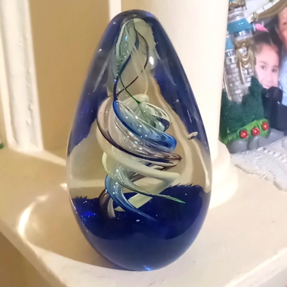 VINTAGE HAND MADE ART GLASS PAPERWEIGHT